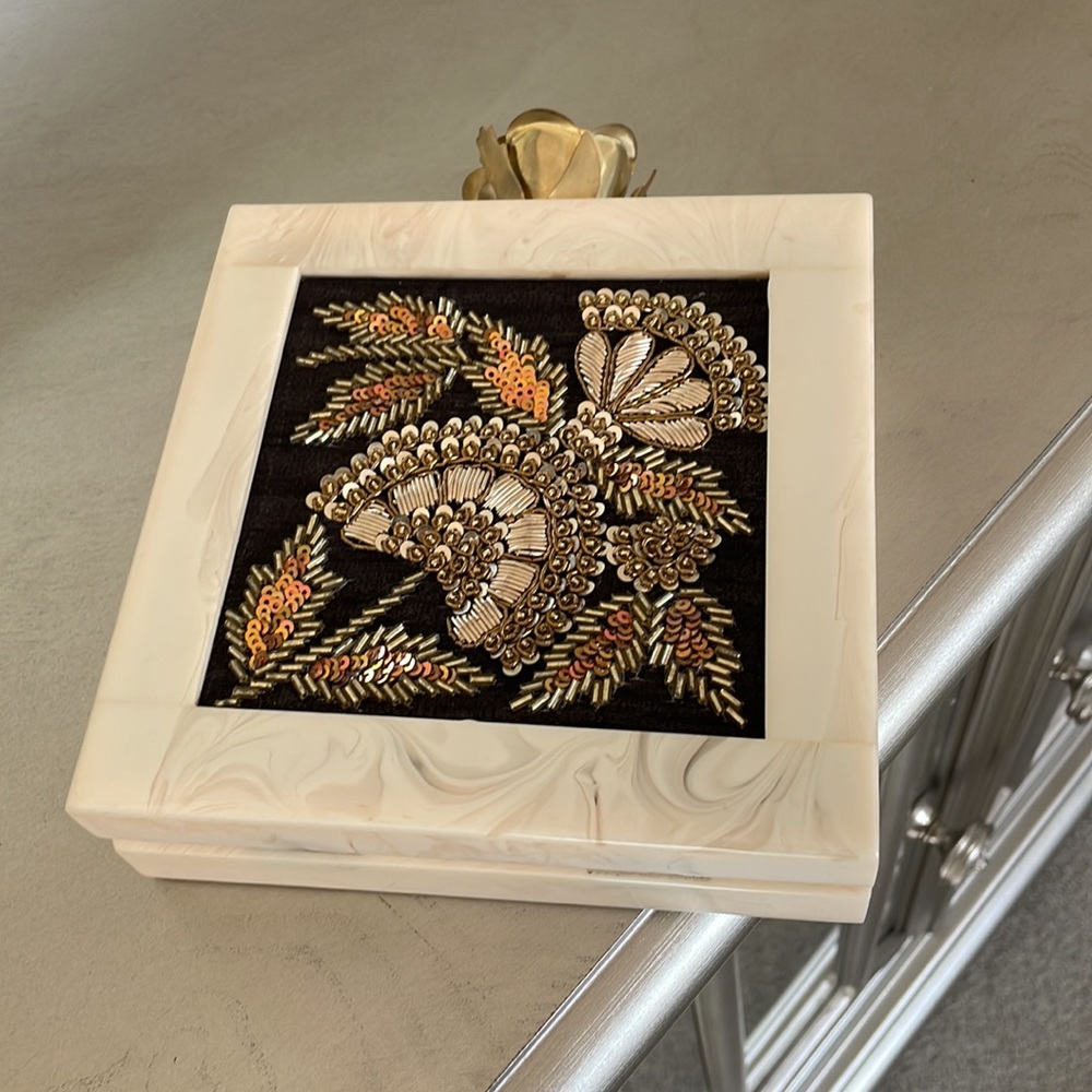 Clutches - Picture 8 of 8